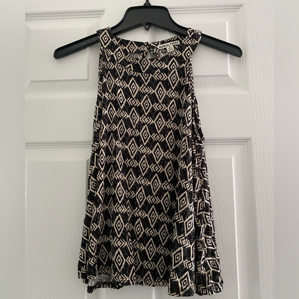 Women’s flowy top size small